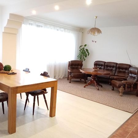 Apartments Alena - การ์โลวีวารี ภายนอก รูปภาพ