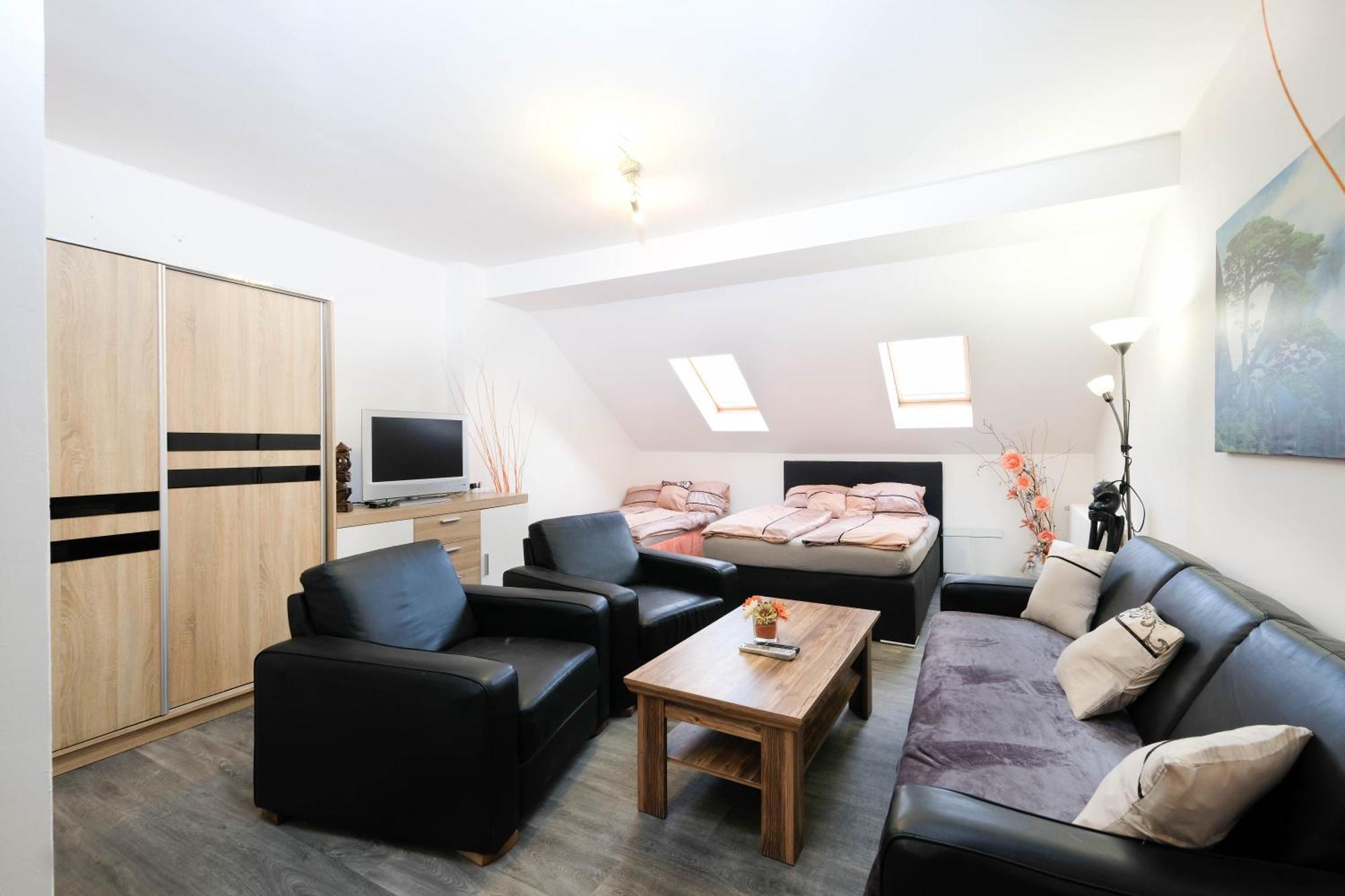 Apartments Alena - การ์โลวีวารี ภายนอก รูปภาพ